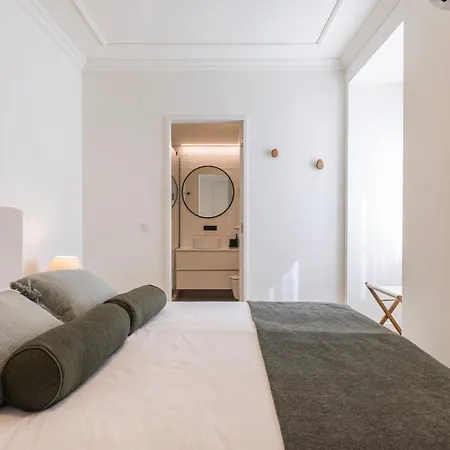 2bdr Lisbon's Historic Baixa Escape By Lovelystay Lisboa